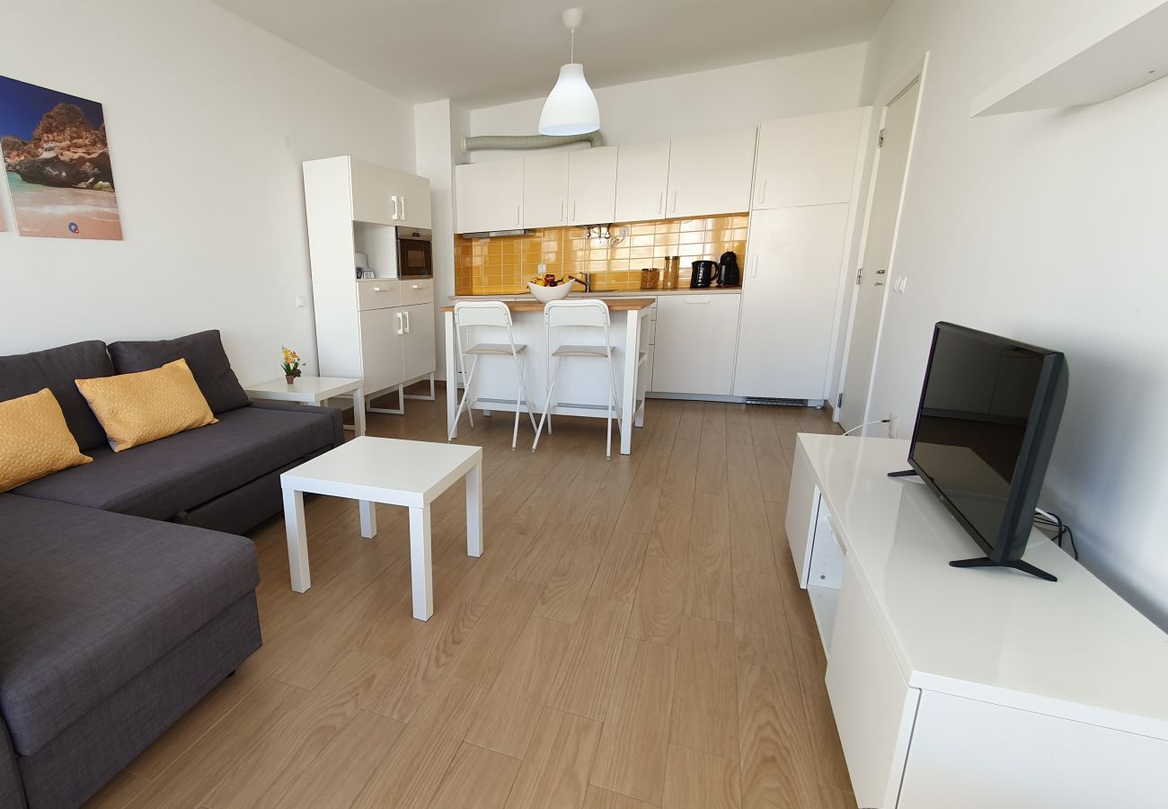 Apartment in Quarteira - T1 Pontemira 5 F- A/C,50M PRAIA,TV wifi