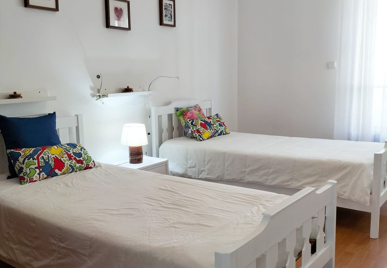 Apartment in Quarteira - T2-MAMA II.  AC FRENTE MAR 