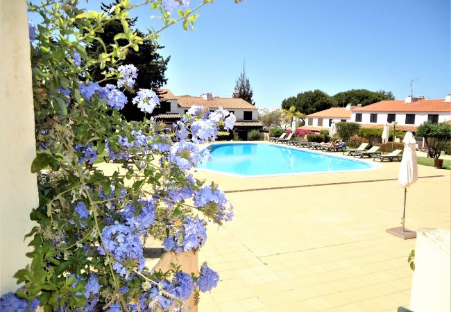 Terraced House in Quarteira - V2 Vilar Jardim Piscina wifi