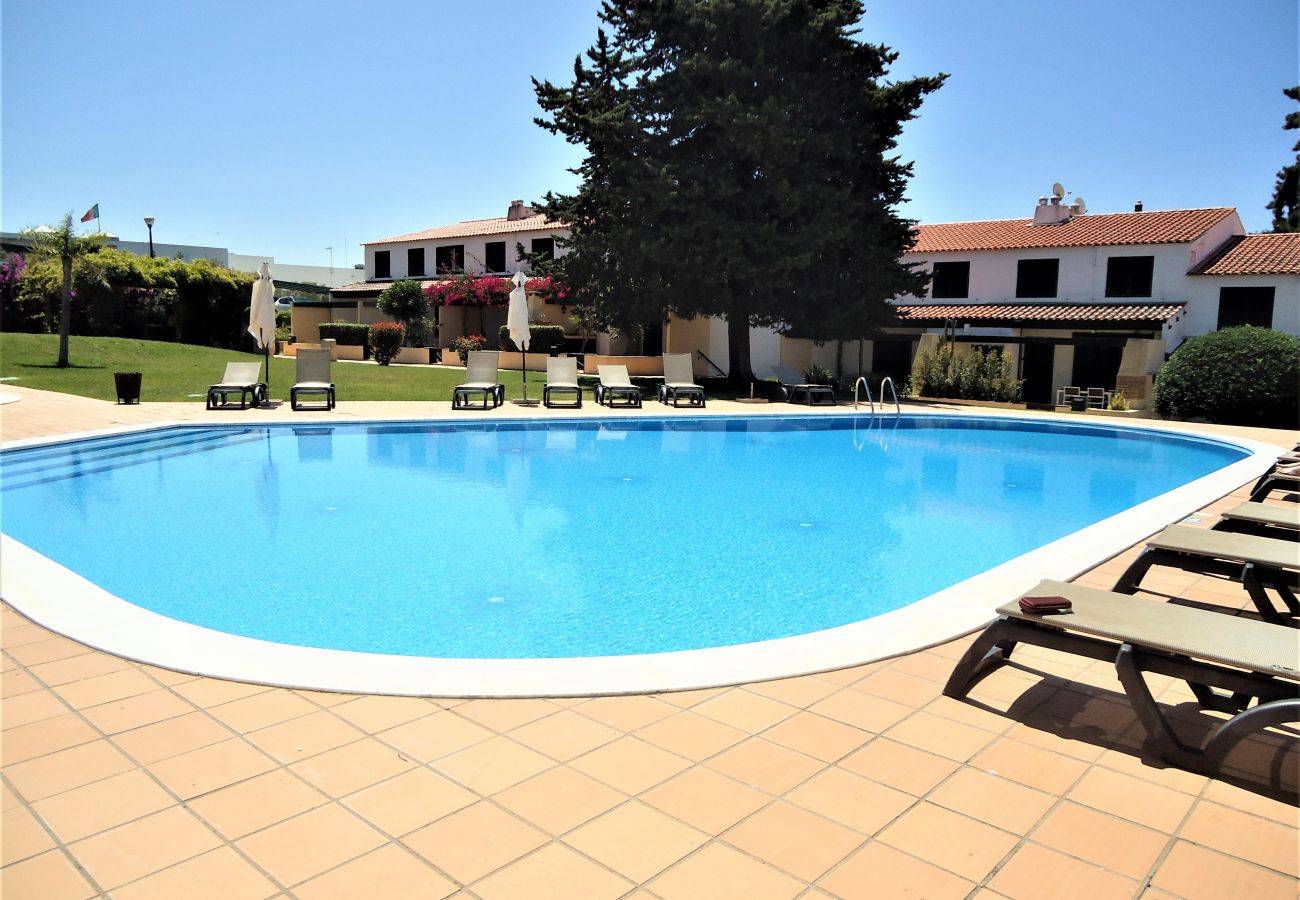Terraced House in Quarteira - V2 Vilar Jardim Piscina wifi