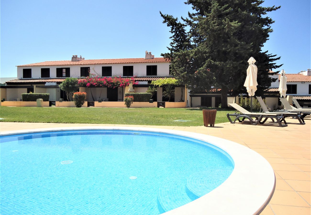Terraced House in Quarteira - V2 Vilar Jardim Piscina wifi
