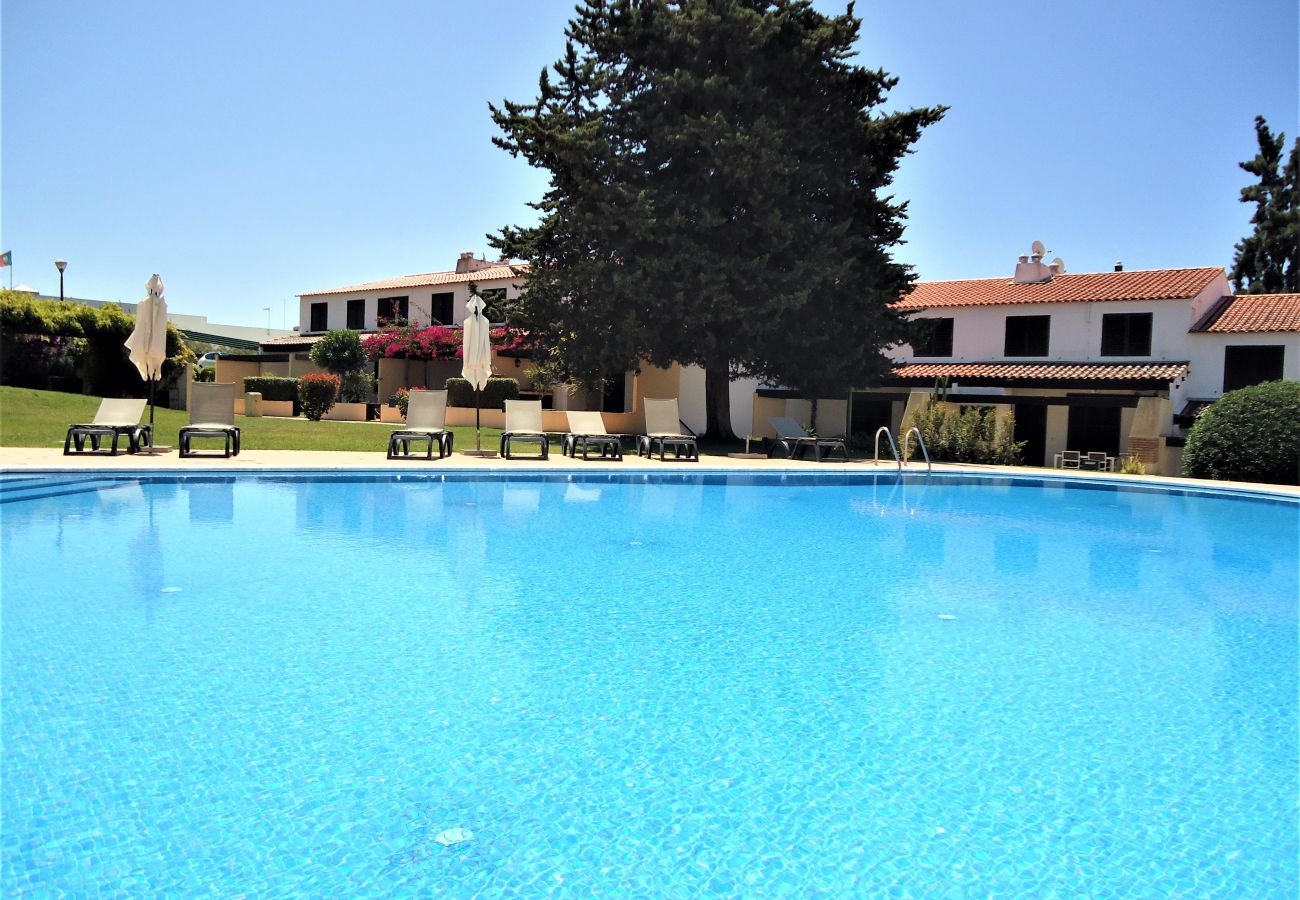 Terraced House in Quarteira - V2 Vilar Jardim Piscina wifi