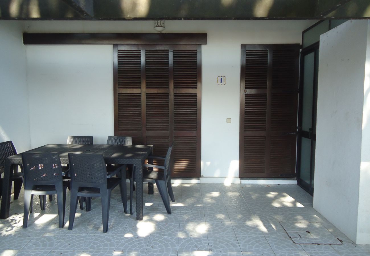 Terraced House in Quarteira - V2 Vilar Jardim Piscina wifi