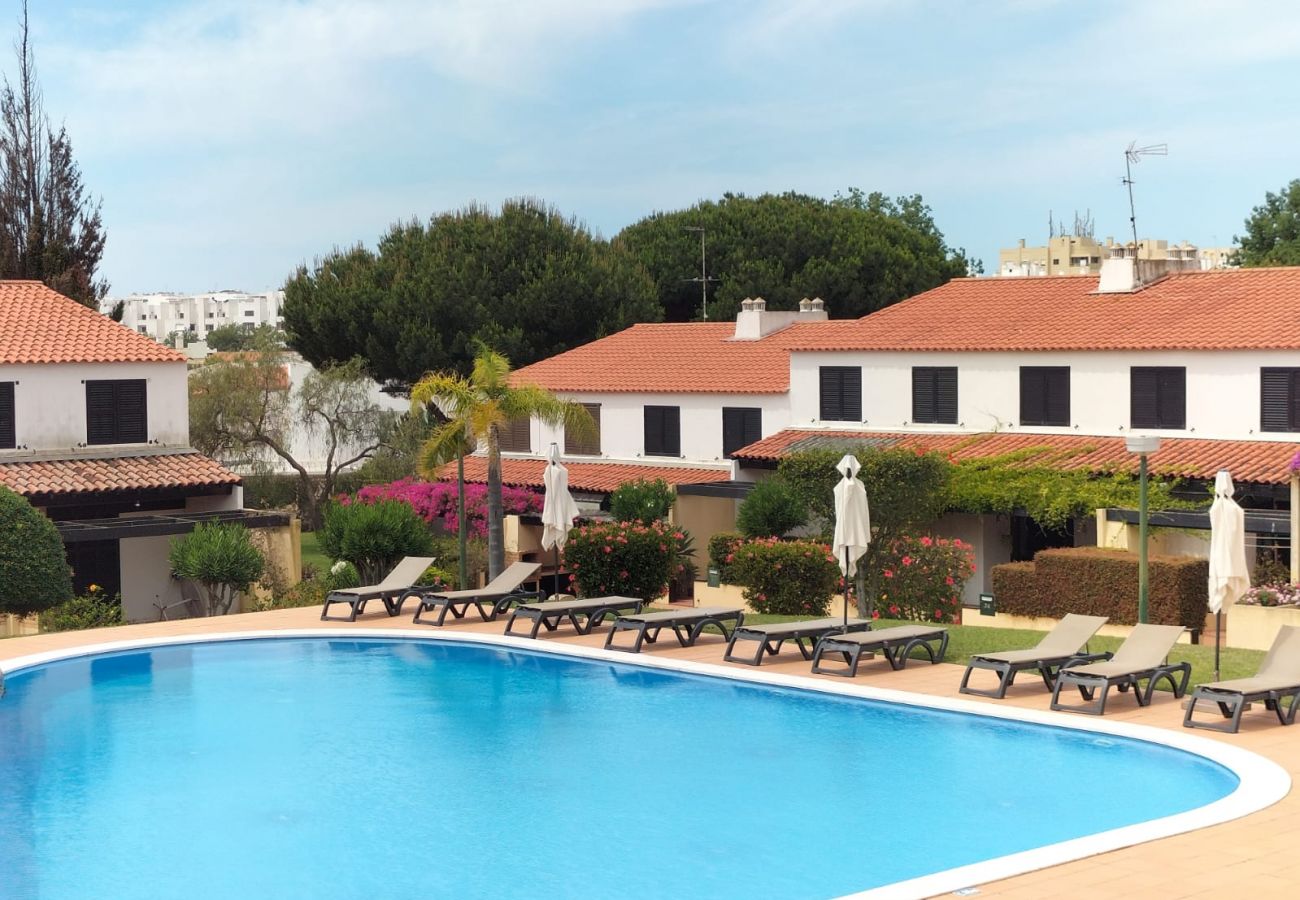 Terraced House in Quarteira - V2 Vilar Jardim Piscina wifi