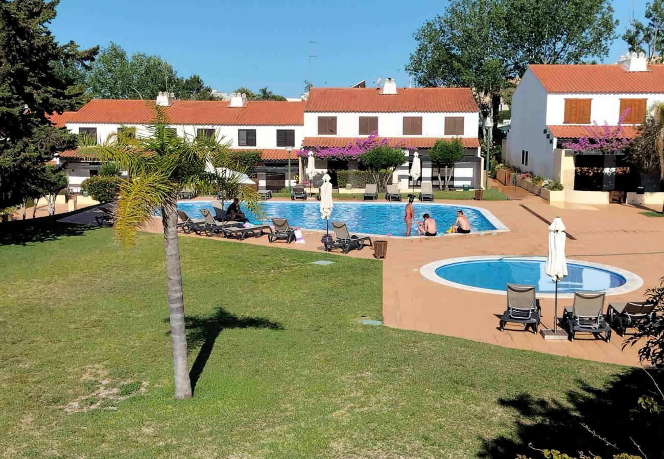 Terraced House in Quarteira - V2 Vilar Jardim Piscina wifi