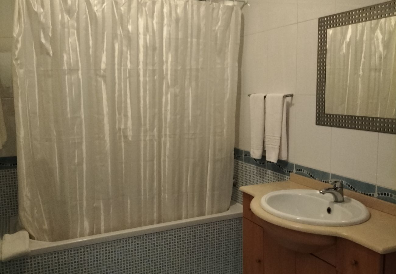 Apartment in Quarteira - T2 Infante AC 201 wifi Garagem 50m Praia