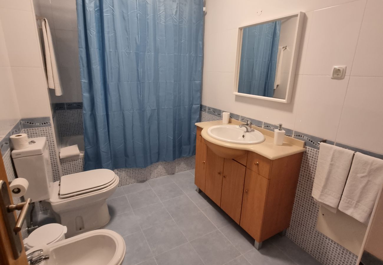 Apartment in Quarteira - T2 INFANTE 101 A/C MODERNO WI-FI GARAGEM 50M PRAIA