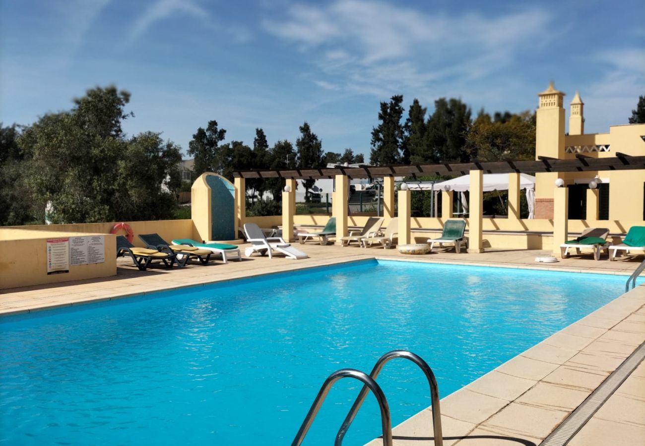Apartment in Quarteira - T2 Vila Bairos A/C Piscina e Garagem Vilamoura