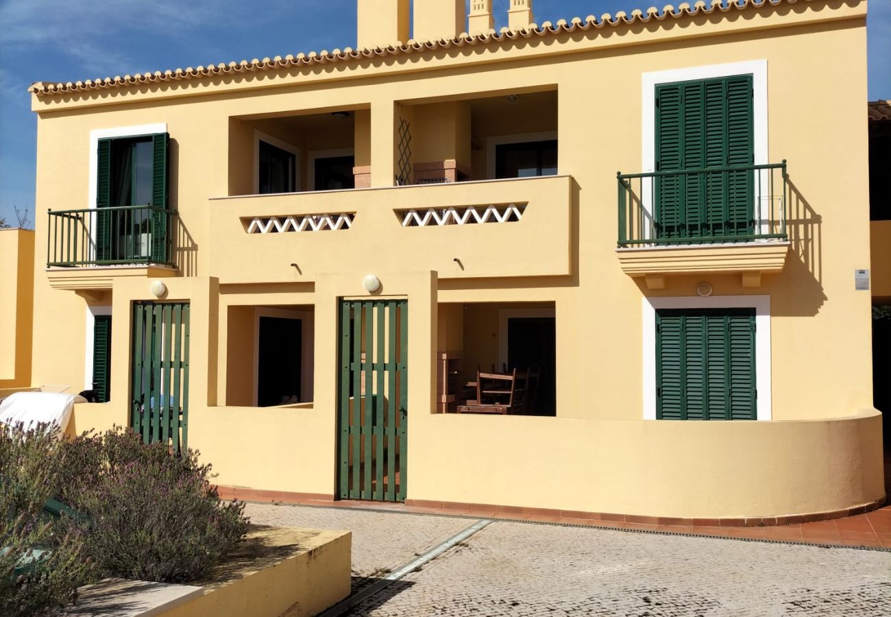 Apartment in Quarteira - T2 Vila Bairos A/C Piscina e Garagem Vilamoura