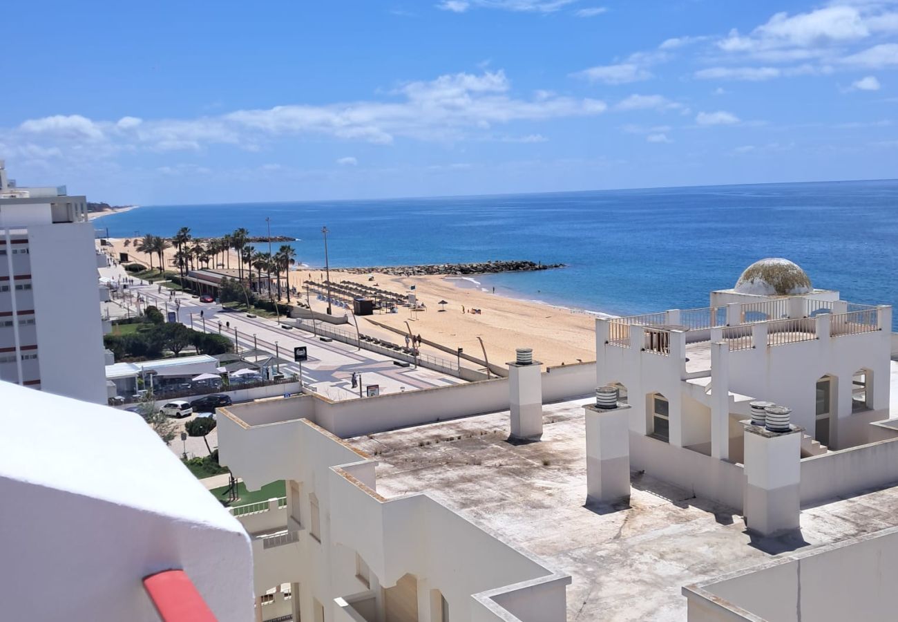 Apartment in Quarteira - T1 Frente Mar A/C e garagem 6ºB,S.Miguel