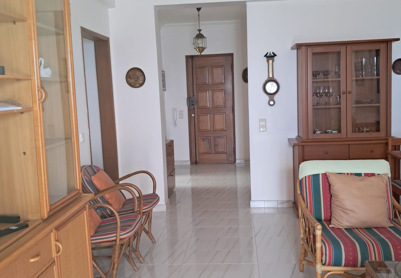 Apartment in Quarteira - T1 Frente Mar A/C e garagem 6ºB,S.Miguel