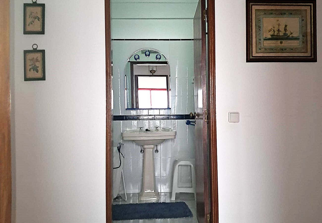 Apartment in Quarteira - T1 Frente Mar A/C e garagem 6ºB,S.Miguel