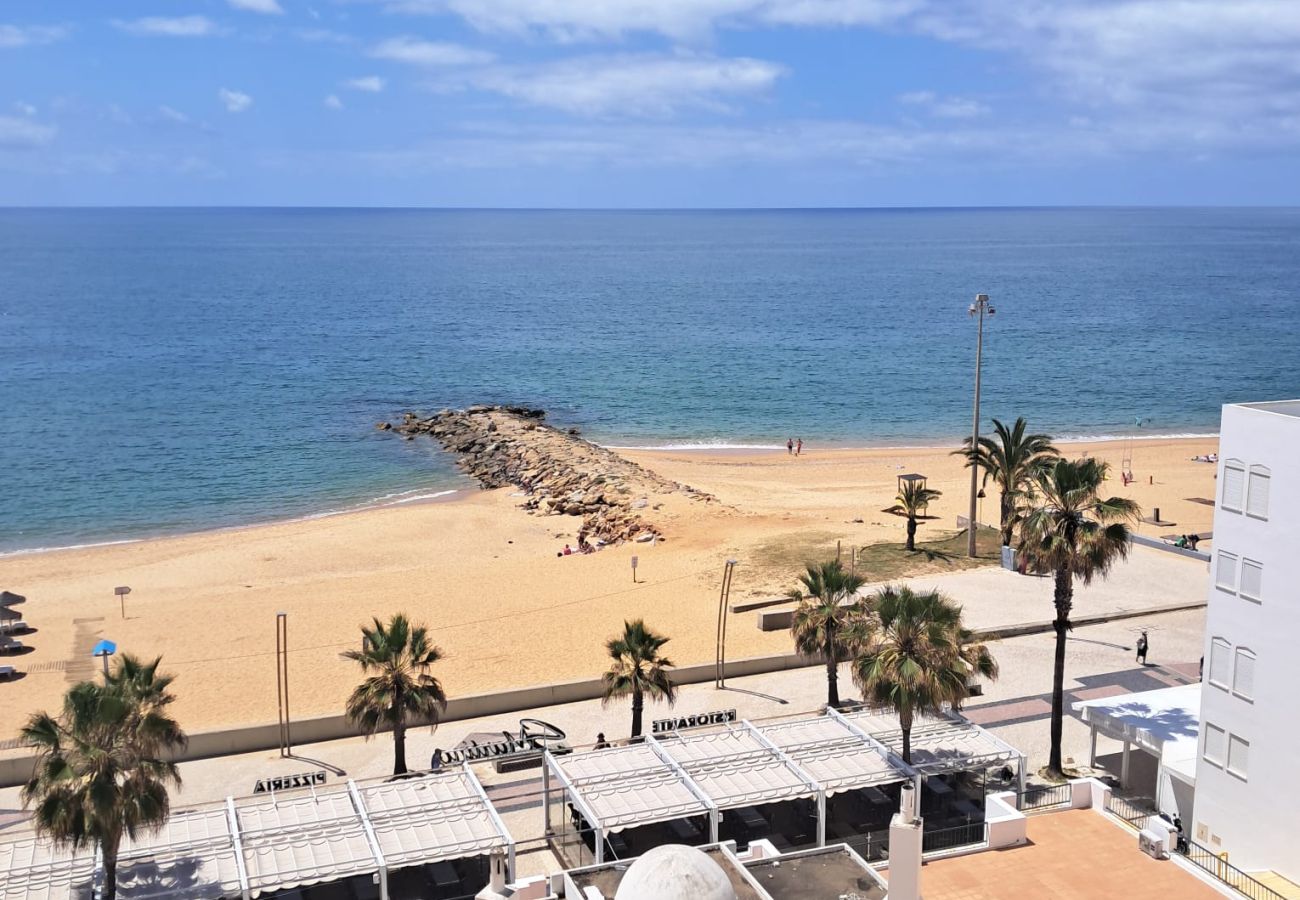 Apartment in Quarteira - T1 Frente Mar A/C e garagem 6ºB,S.Miguel