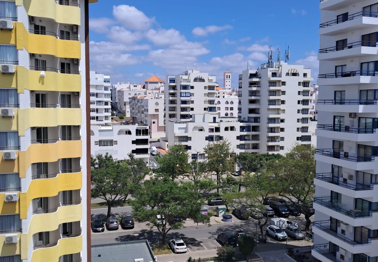 Apartment in Quarteira - T1 Frente Mar A/C e garagem 6ºB,S.Miguel