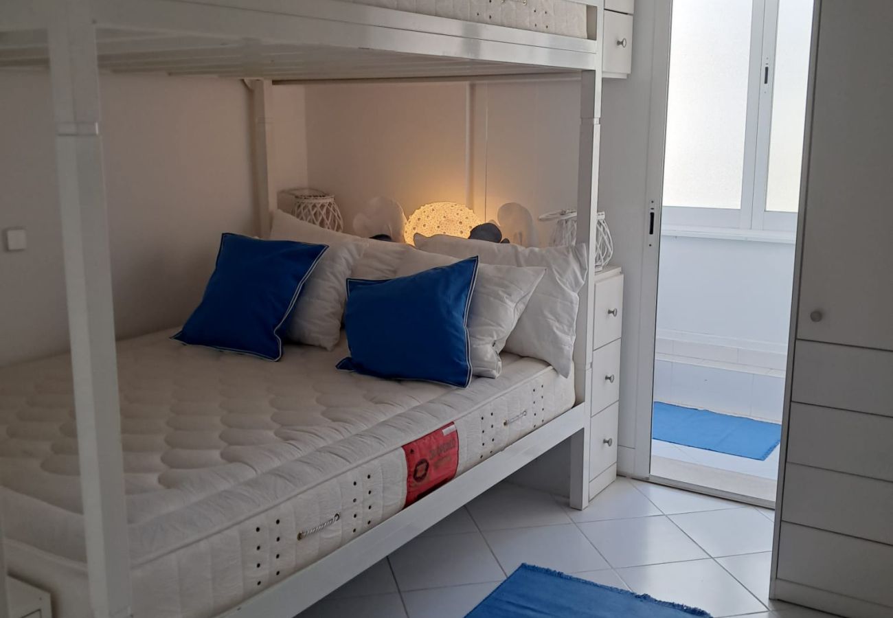 Apartment in Quarteira - T2 AZUL ACOLHEDOR FRENTE MAR