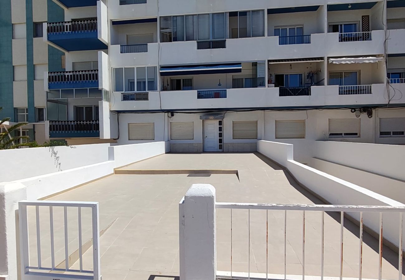 Apartment in Quarteira - T2 AZUL ACOLHEDOR FRENTE MAR