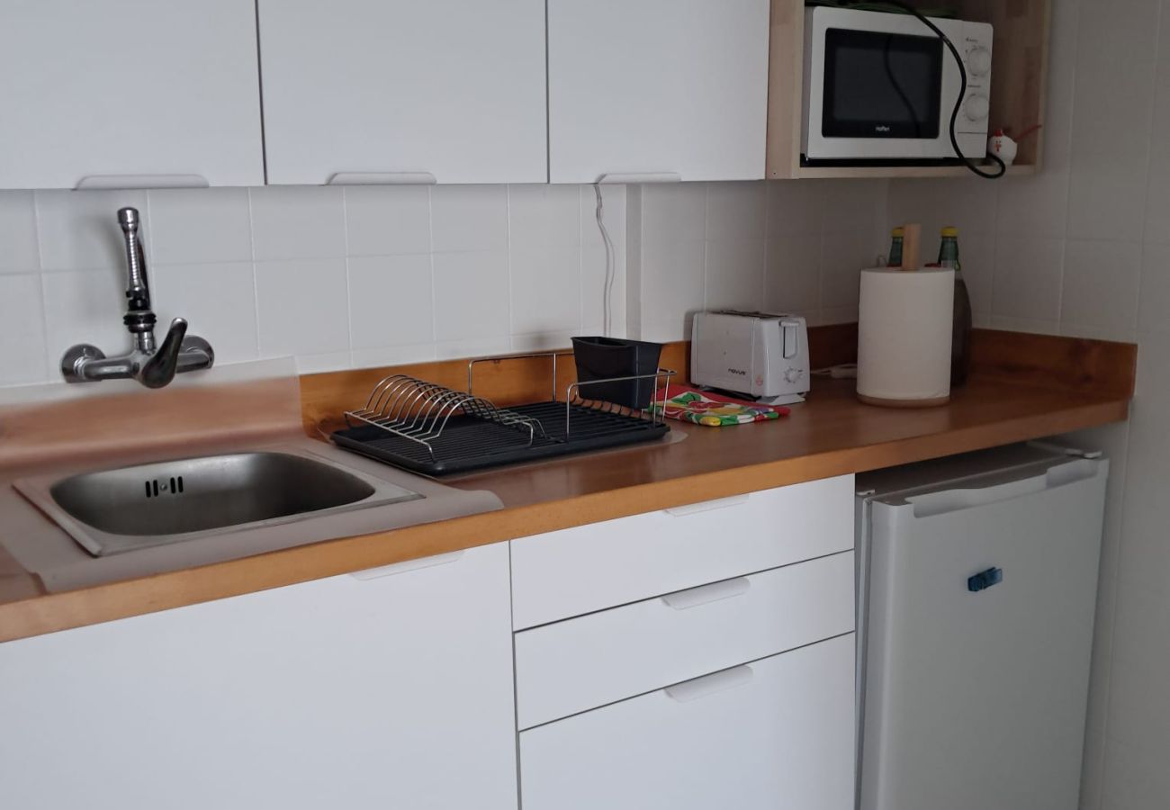 Apartment in Quarteira - T1 T20 13ºD AR COND GARAGEM TV WIFI