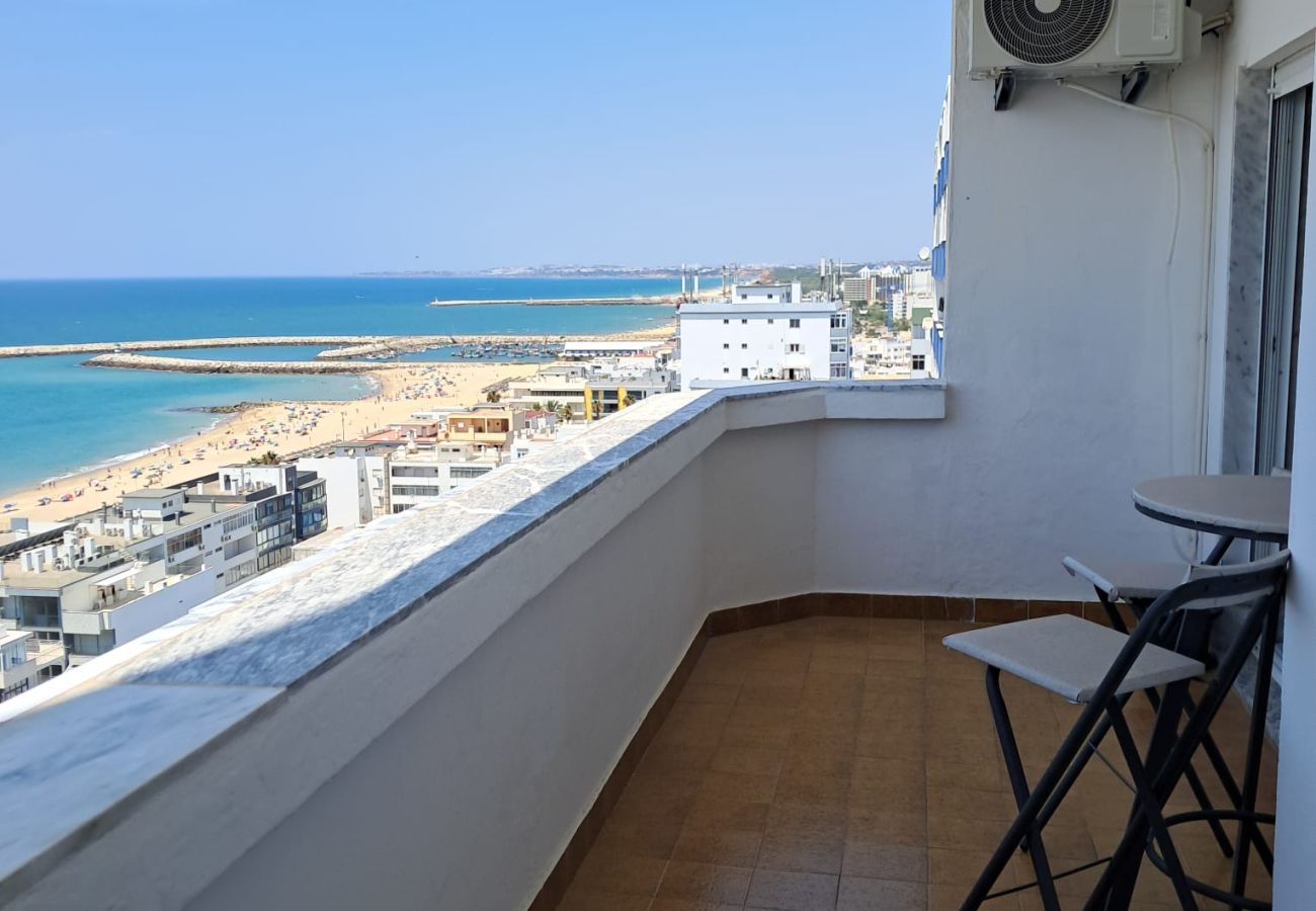 Apartment in Quarteira - T1 T20 13ºD AR COND GARAGEM TV WIFI