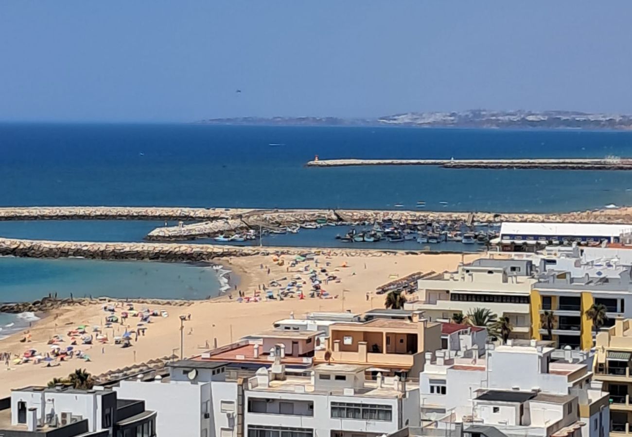Apartment in Quarteira - T1 T20 13ºD AR COND GARAGEM TV WIFI