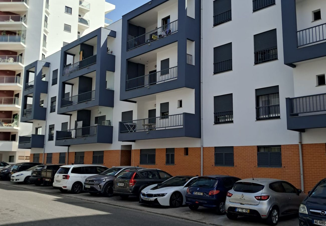 Apartment in Quarteira - T1 TAHITI-A/C, GARAGEM,WI-FI-PERTO DA PRAIA