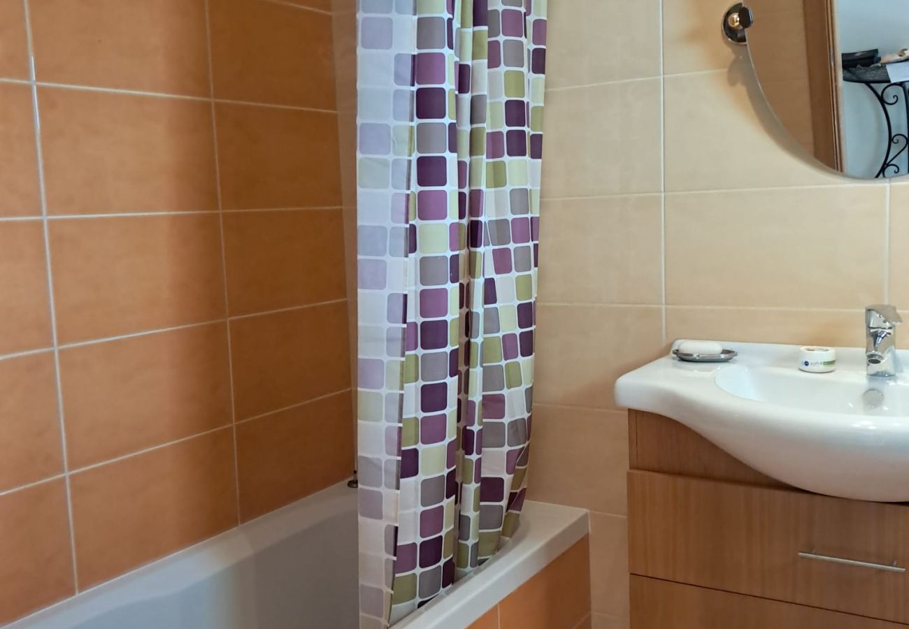 Apartment in Quarteira - T1 TAHITI-A/C, GARAGEM,WI-FI-PERTO DA PRAIA
