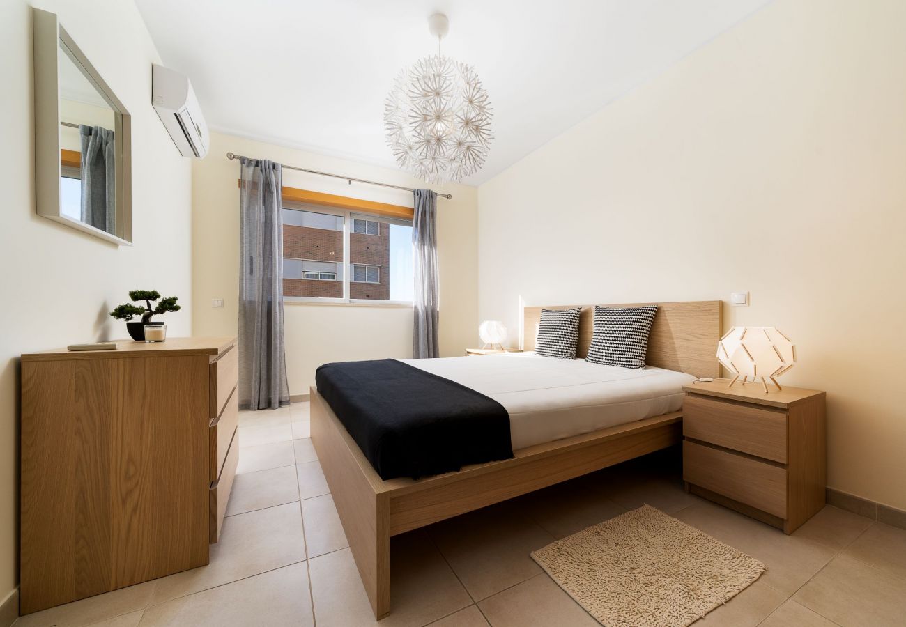 Appartement à Quarteira - T1 VARANDAS FORTE Piscina Ar cond. Garagem