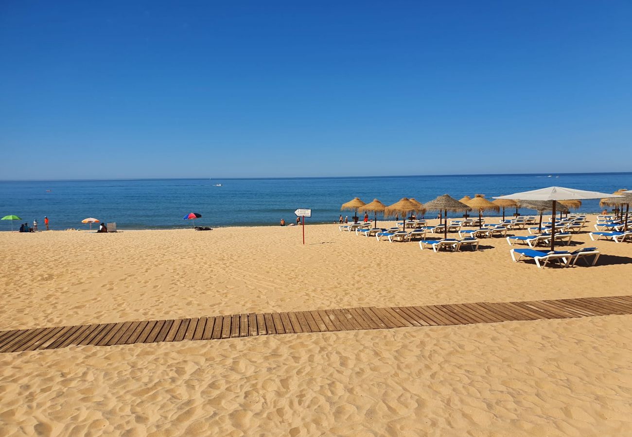 Appartement à Quarteira - T2-MAMA II.  AC FRENTE MAR 