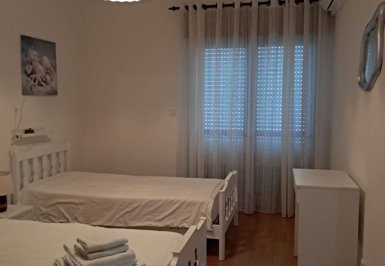 Appartement à Quarteira - T2-MAMA II.  AC FRENTE MAR 
