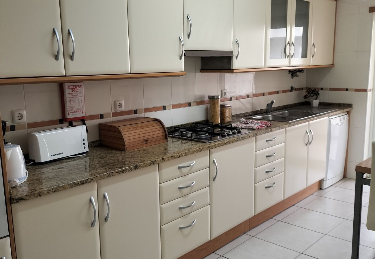 Appartement à Quarteira - T2 Infante AC 201 wifi Garagem 50m Praia