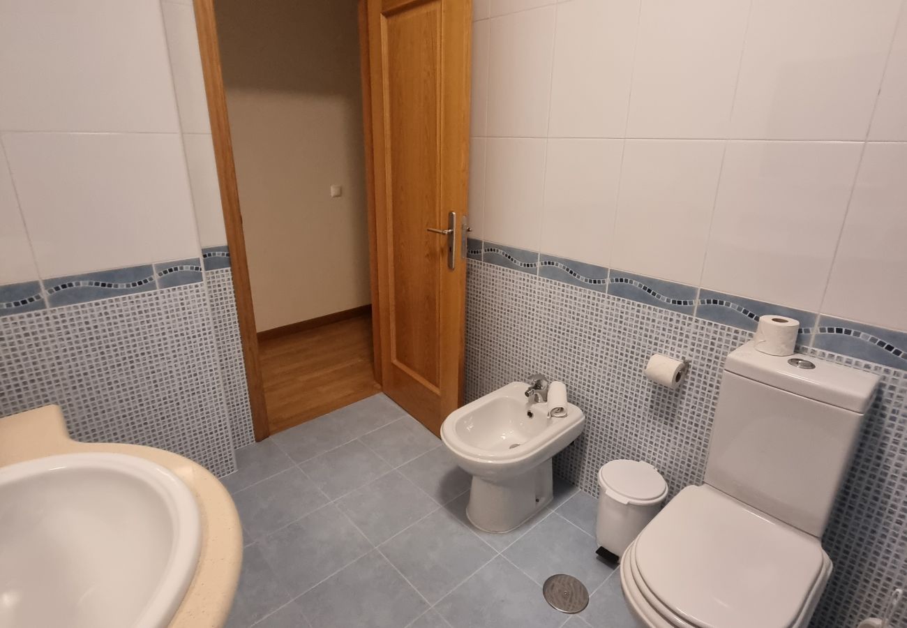 Appartement à Quarteira - T2 INFANTE 101 A/C MODERNO WI-FI GARAGEM 50M PRAIA