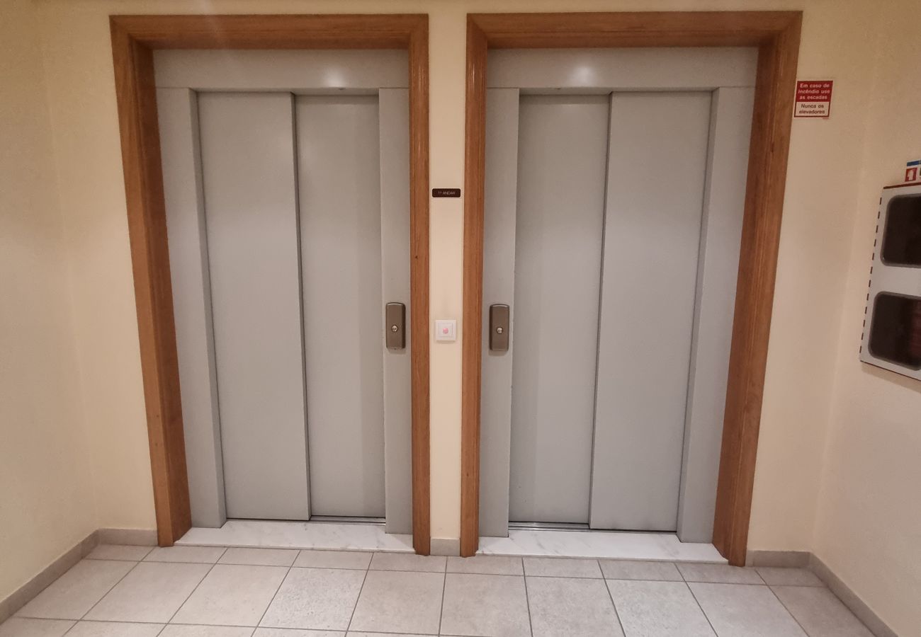 Appartement à Quarteira - T2 INFANTE 101 A/C MODERNO WI-FI GARAGEM 50M PRAIA