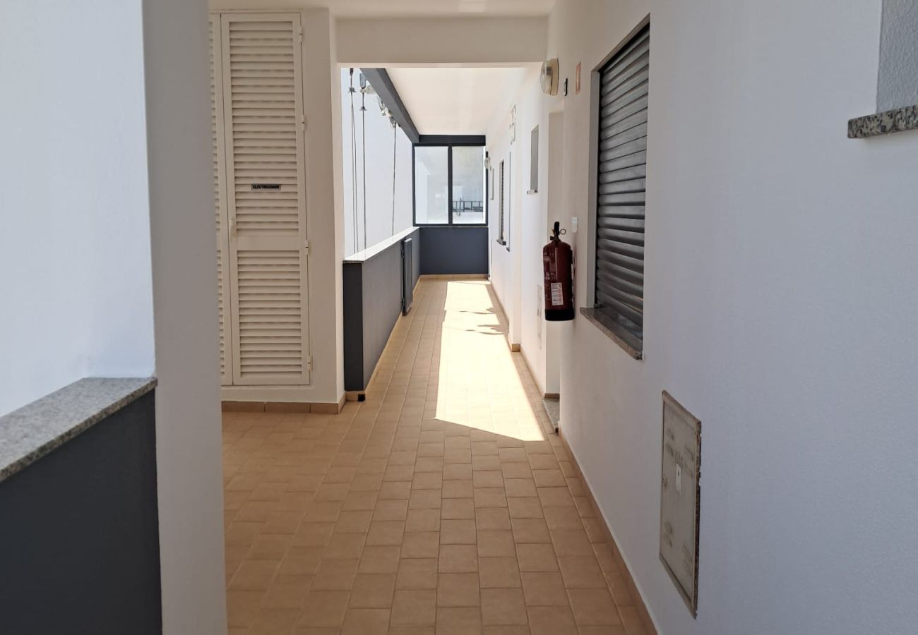 Appartement à Quarteira - T1 TAHITI-A/C, GARAGEM,WI-FI-PERTO DA PRAIA